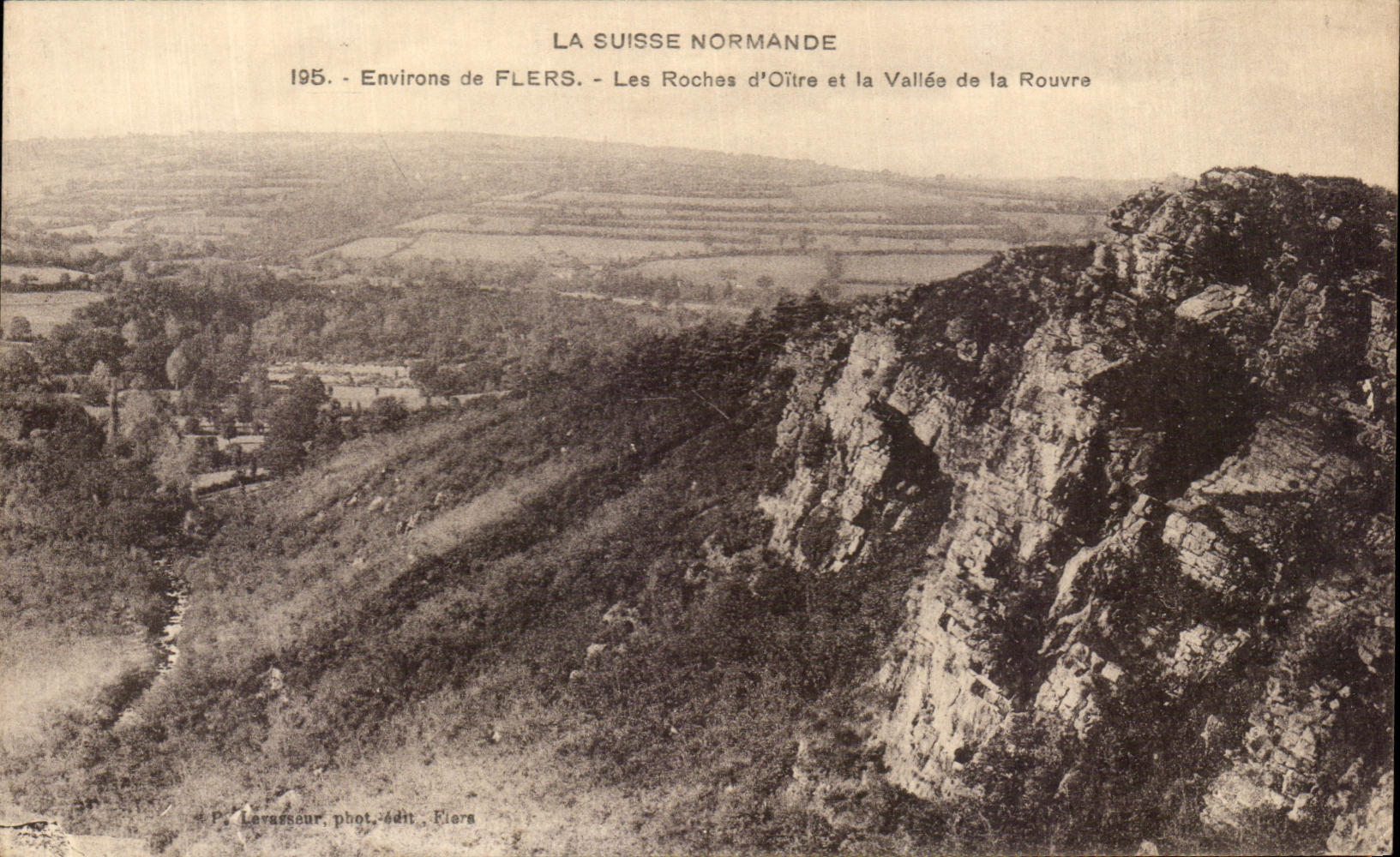 CPA La Suisse Normande Environs De Flers Les Roches D'Oitre Et La Vallee De La Rouvre
