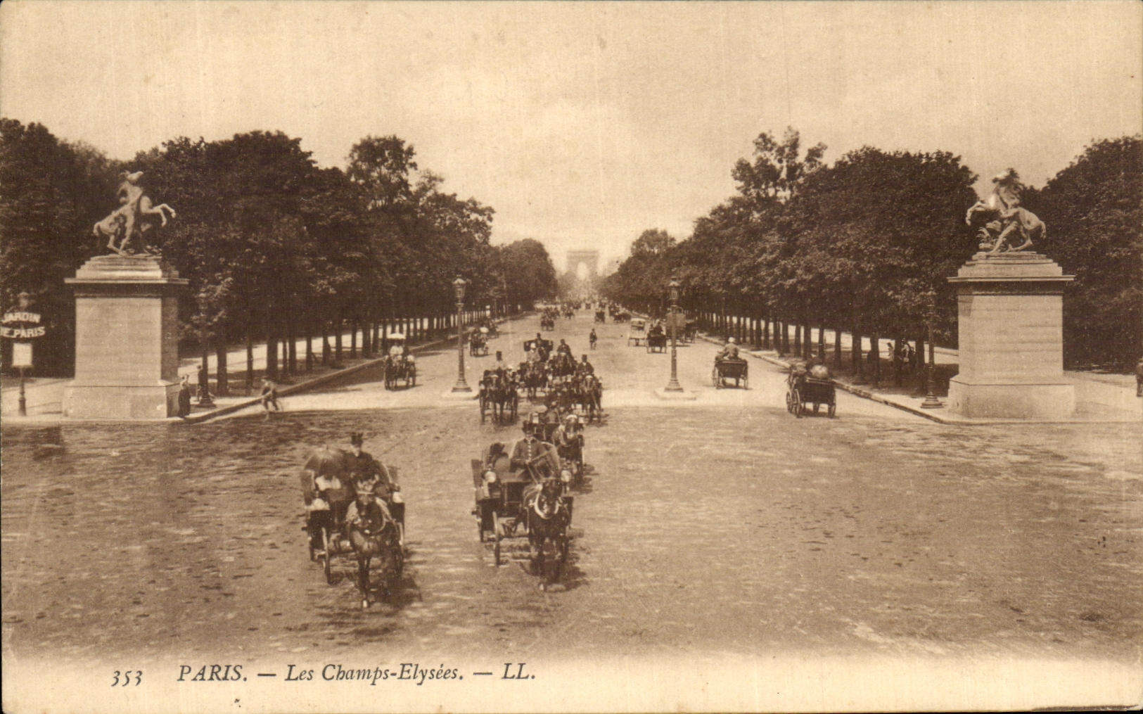 CPA Paris the Champs Elysees Barouches