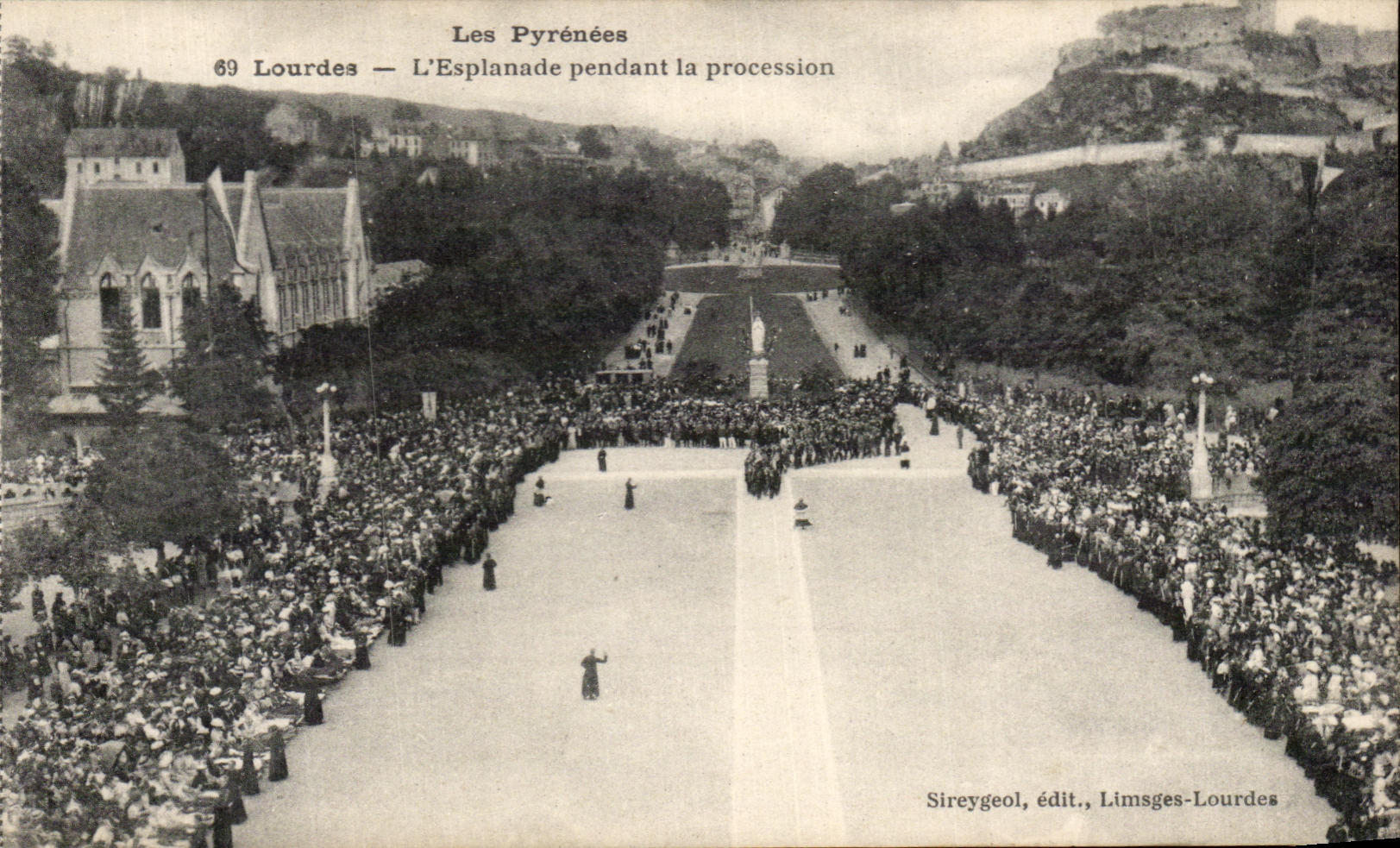 CPA the Pyrenees Lourdes the Esplanade During the Procession