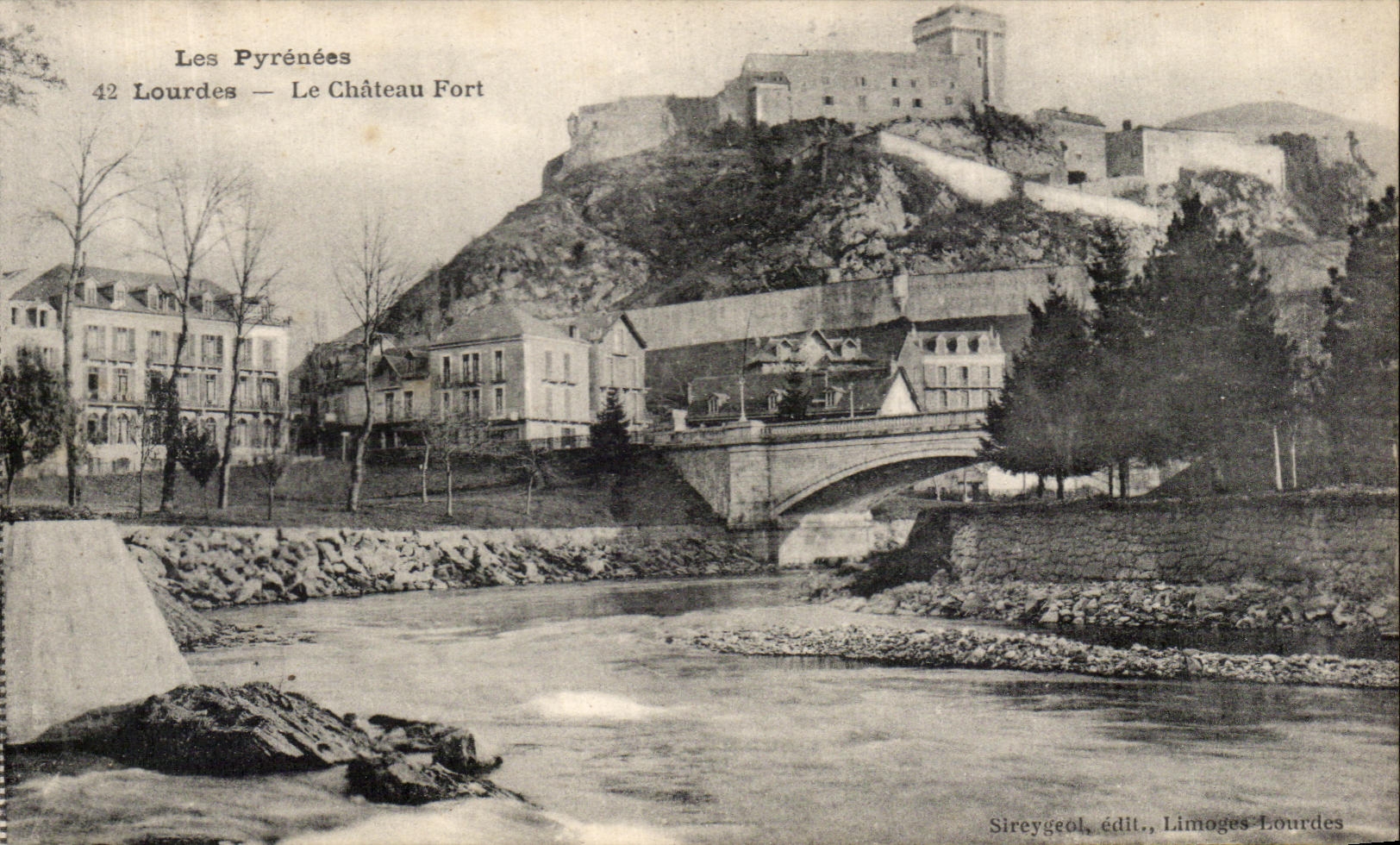 CPA Lourdes the Castle Fort