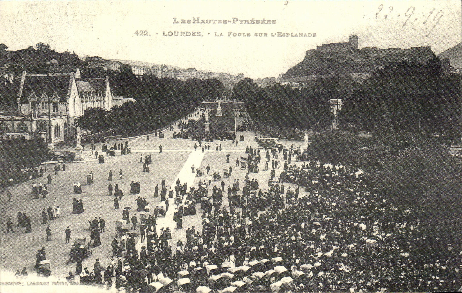 REPRO Lourdes Crowd On the esplanade
