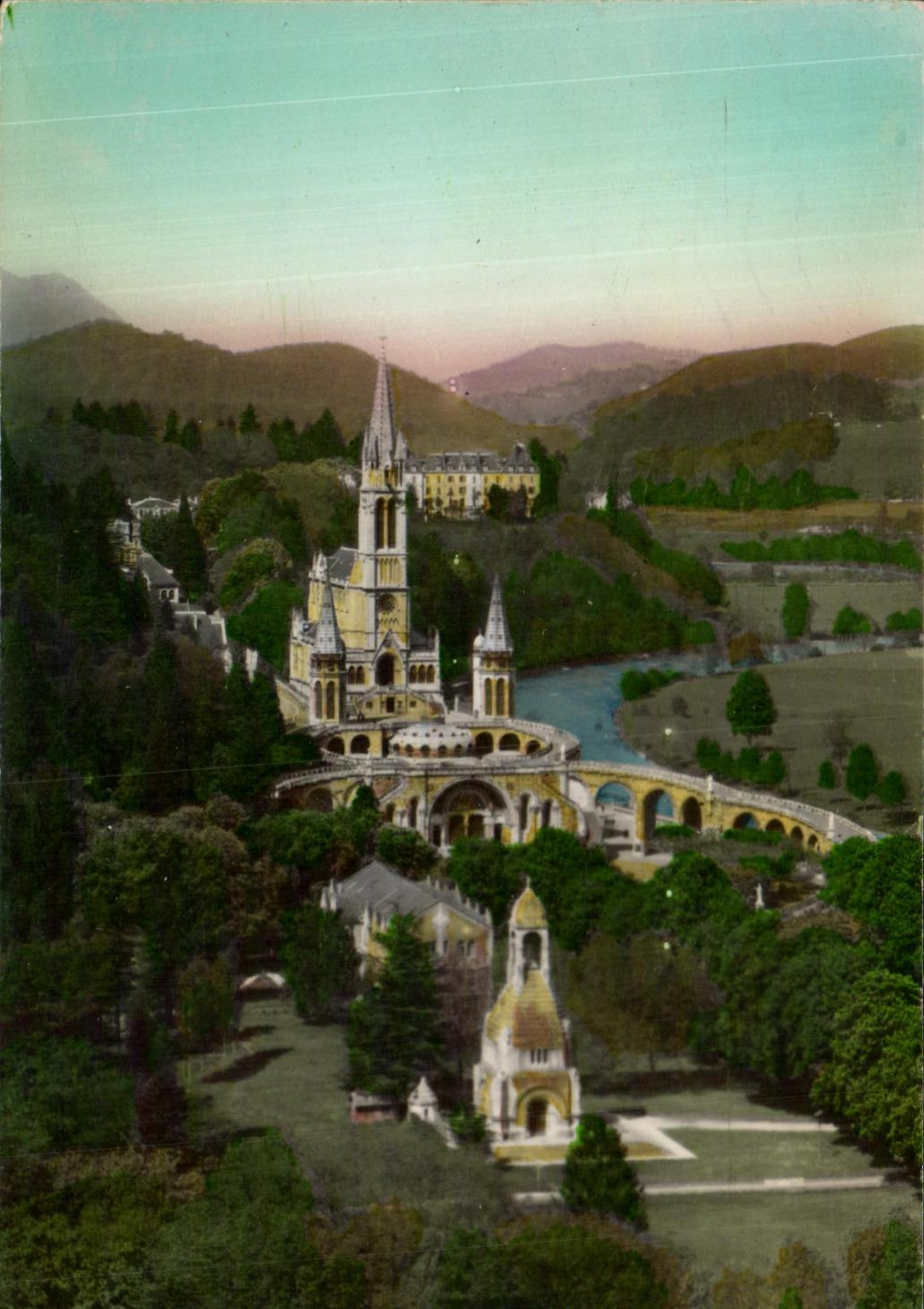 CPSM Lourdes the Basilica And Gave Interallied Monument