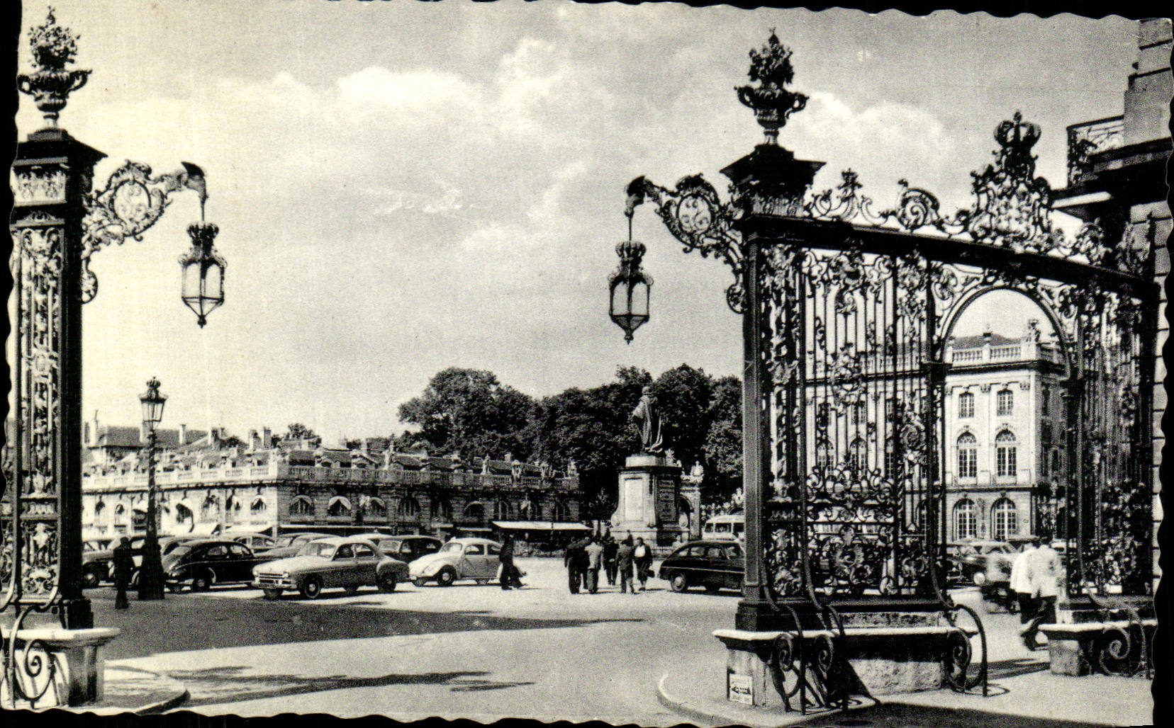 CPA Nancy Place Stanislas et Grilles Jean Lamour