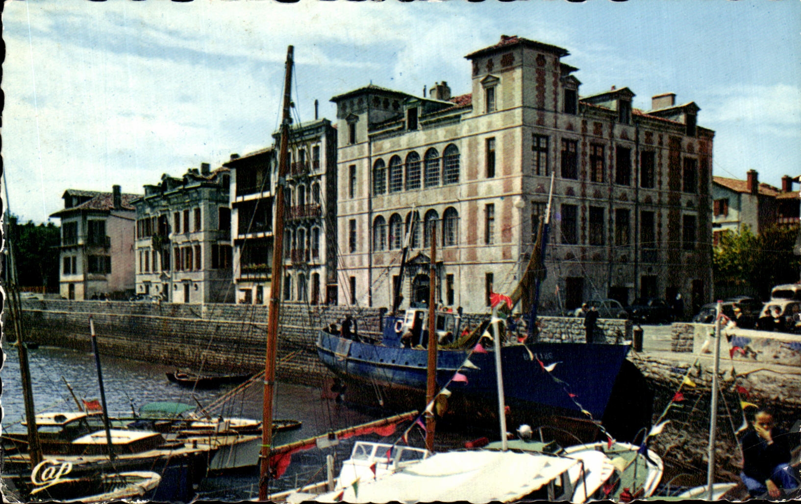 CPSM Saint Jean De Luz Maison de l'Infante Bateaux