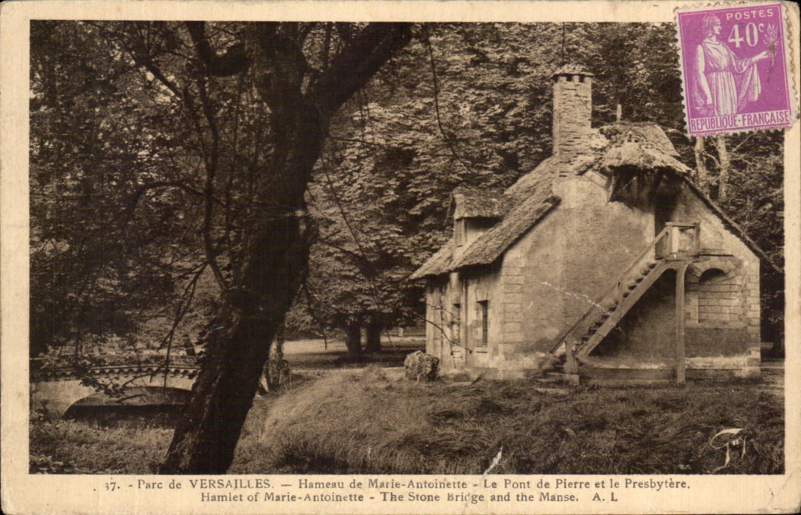 CPA Versailles Hameau de Mare Antoinette Le Pont de Pierre et le Presbytere 
