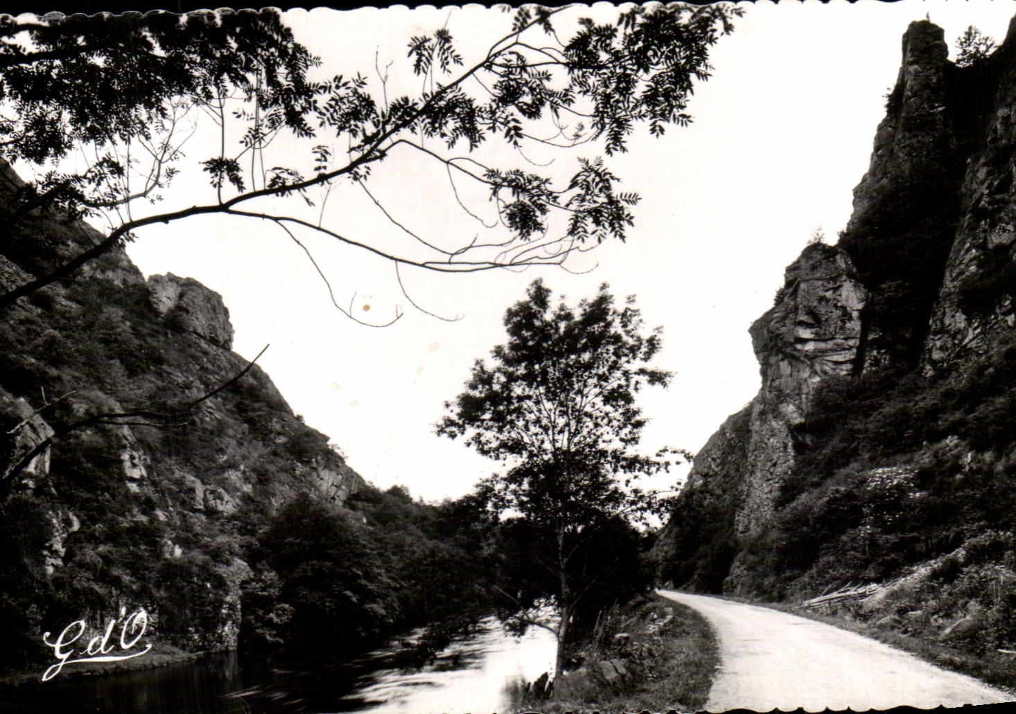 CPA Auvergne Vallee of Sioule has its Entering in the Falls of Chouvigny close to Menat