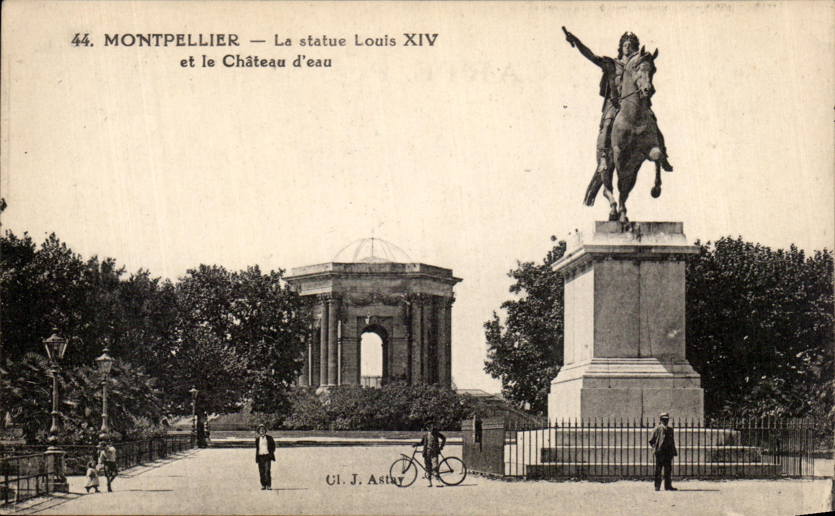 CPA Montpellier Statue the Louis XIV and the water Tower