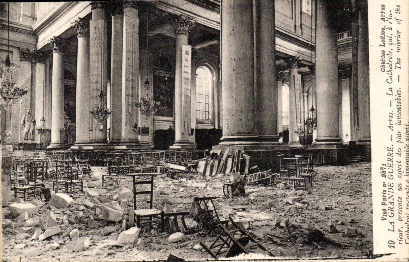 CPA La Grande Guerre Arras La Cathedrale Militaria