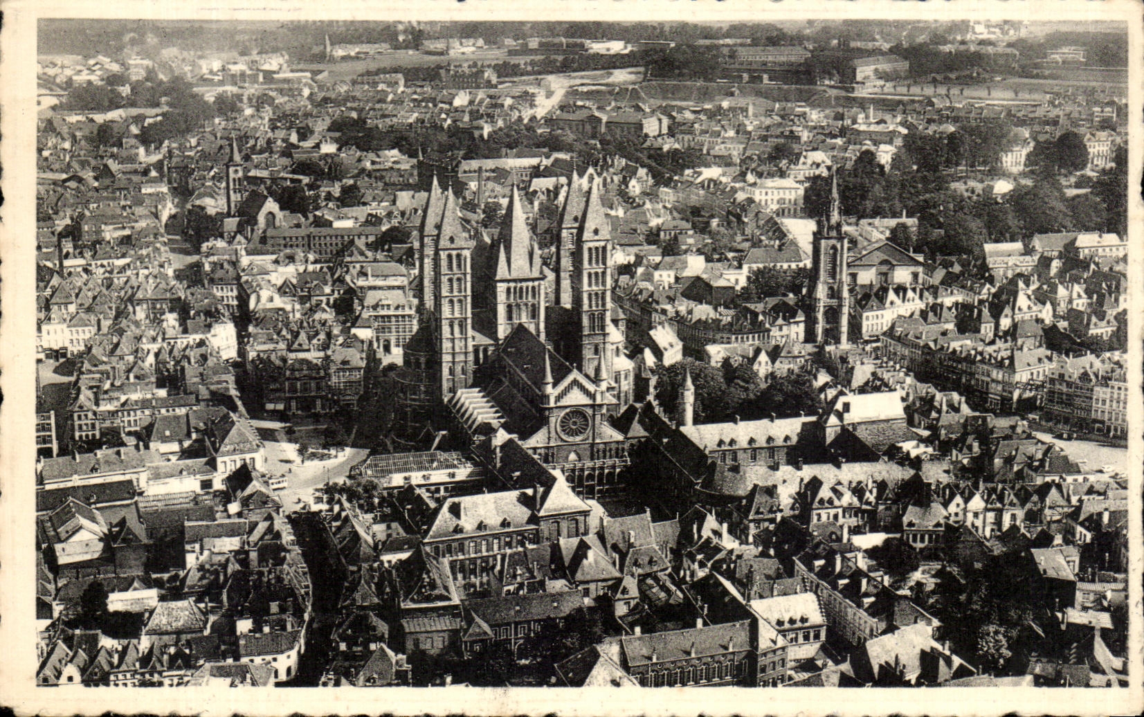 CPA Tournai Cathedrale et Beffroi