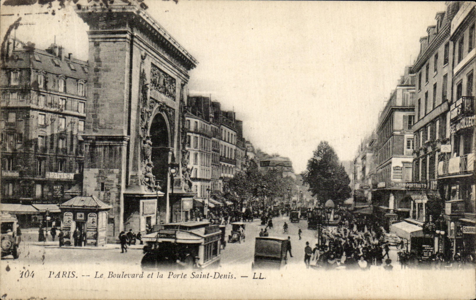 CPA Paris the Boulevard and the Gate Saint Denis