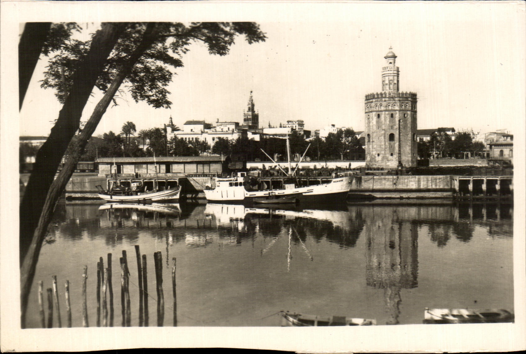 CPA Sevilla Rio Guadalquivir Torre del Oro Boat