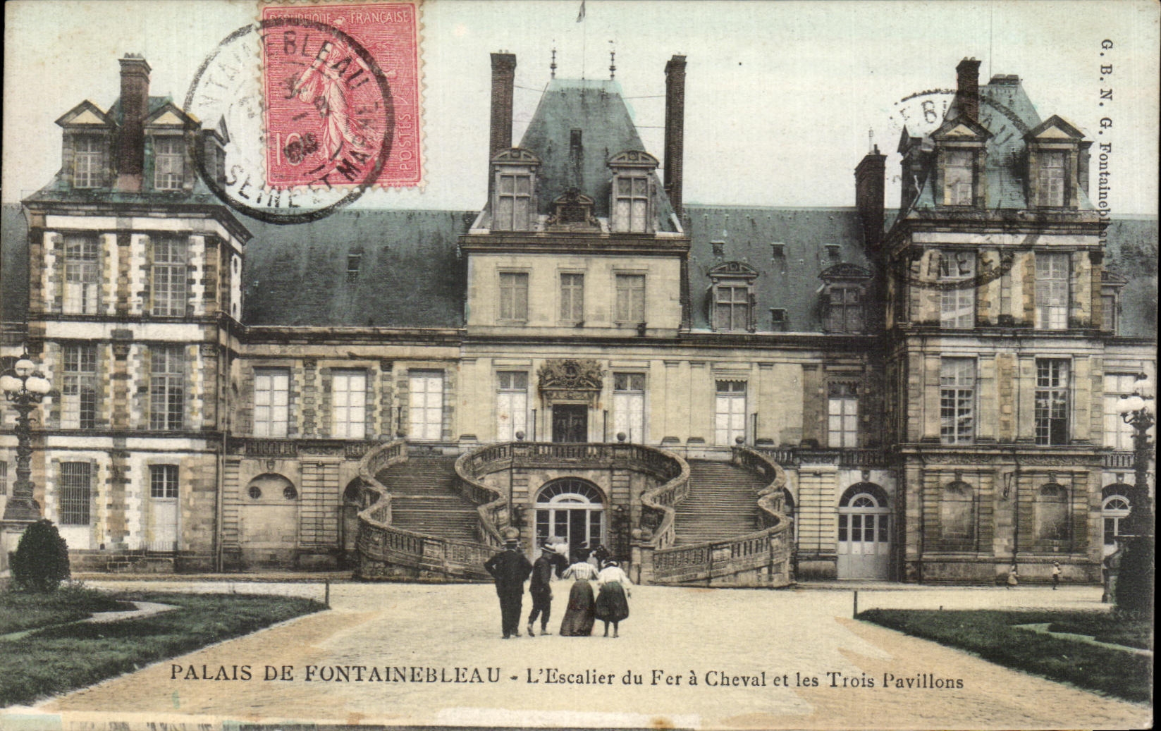 CPA Palais De Fontainebleau the Staircase of the Horseshoe and the three houses