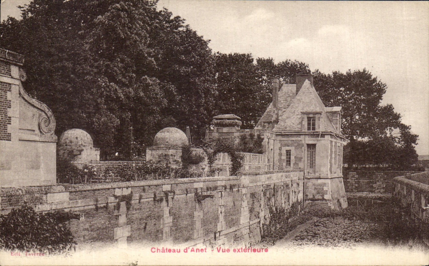 CPA Castle of Anet Seen External