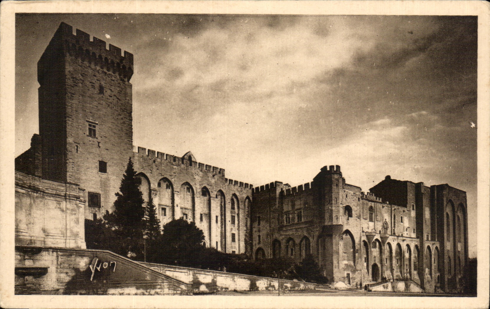 Ataque frontal principal de CPA Avignon del paladar de los papas