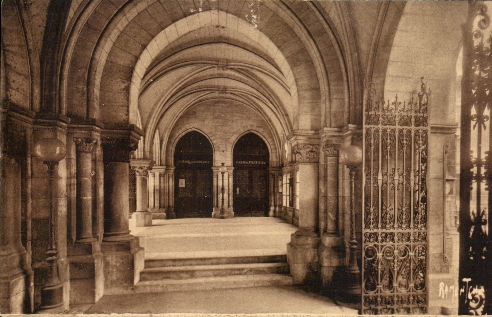 CPA Hotel de Ville d'Angouleme 