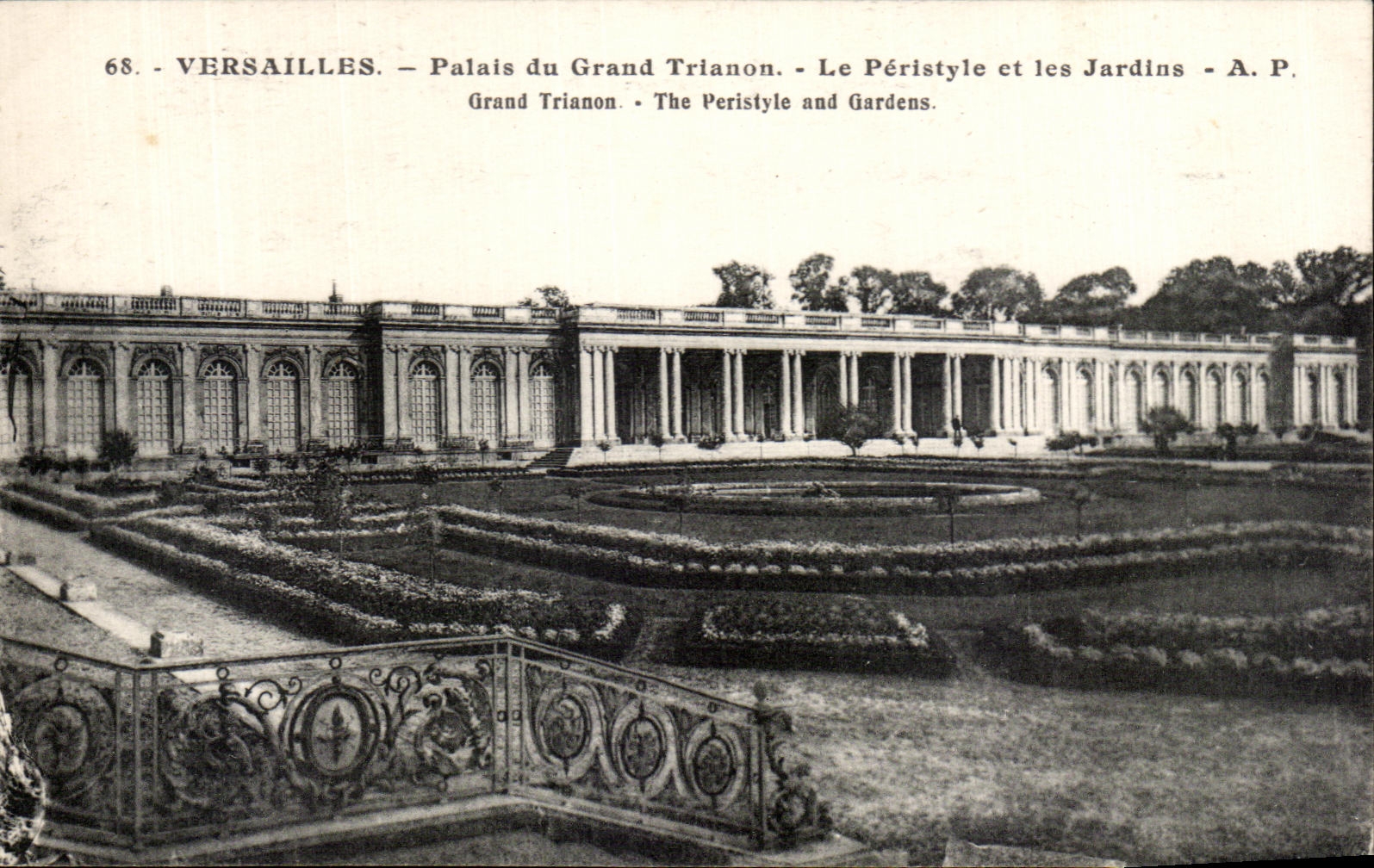 CPA Versailles Palate of Large Trianon the Peristyle and the Gardens Large Trianon