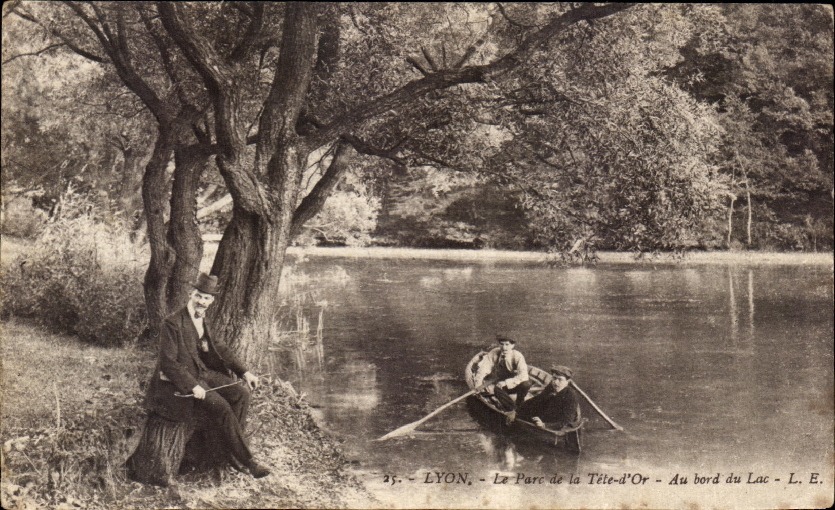 CPA Lyon the Park of the Gold Head At the edge of the Lake