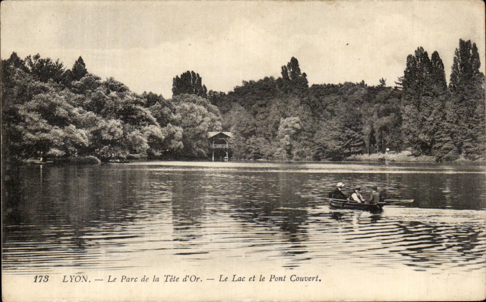 CPA Lyon the Park of the Gold Head the lake and the Covered bridge