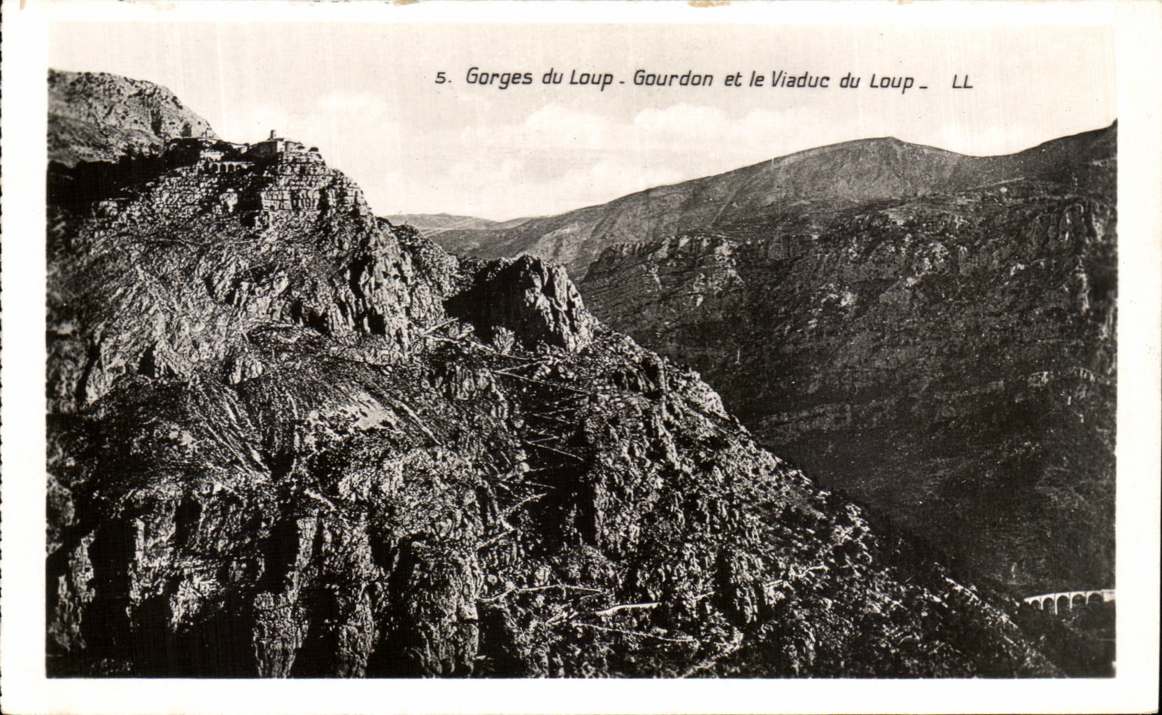 CPA Les Gorges du Loup Gourdon et le Viaduc du Loup
