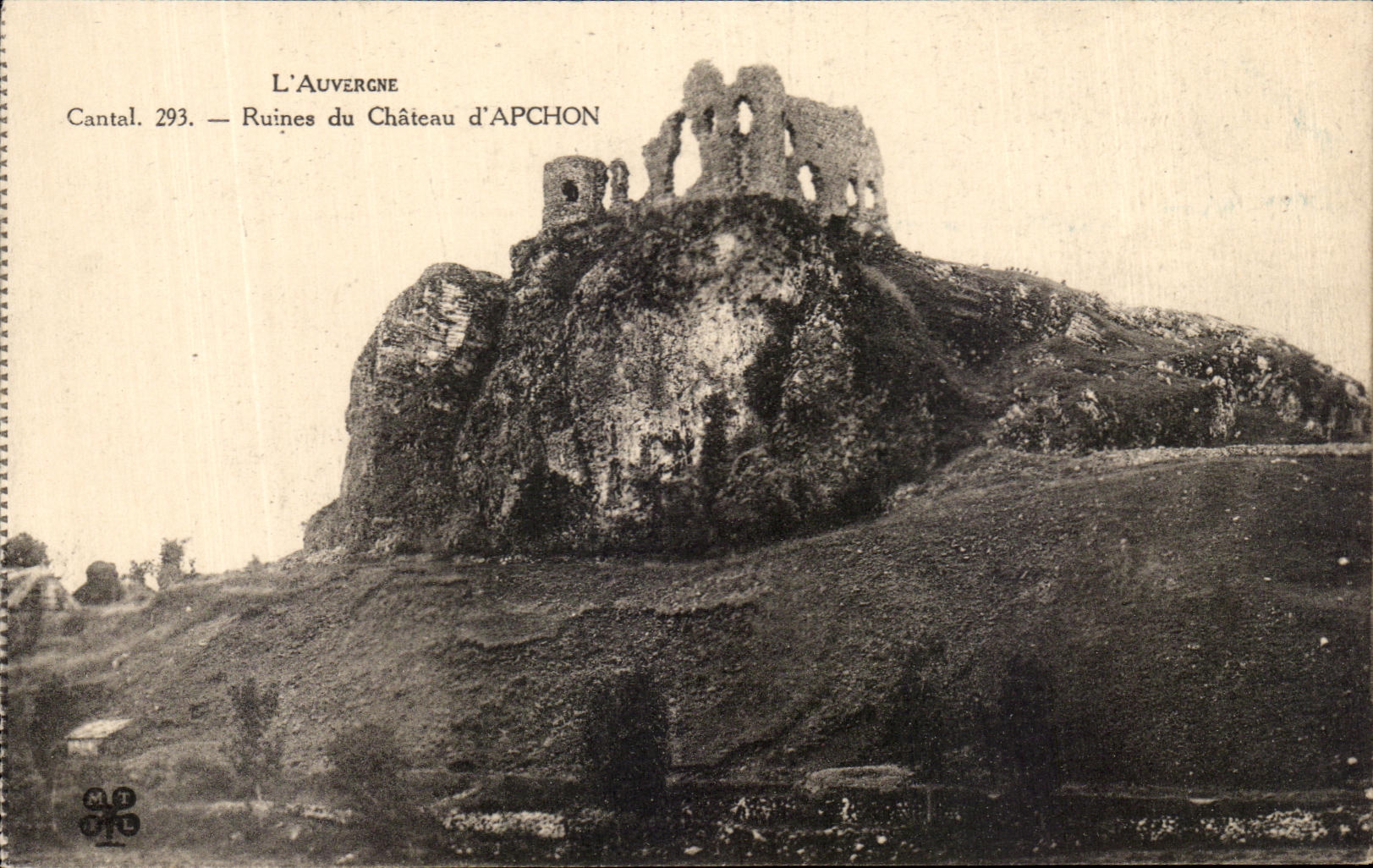 CPA Auvergne Cantal Ruins of the Castle of Apchon