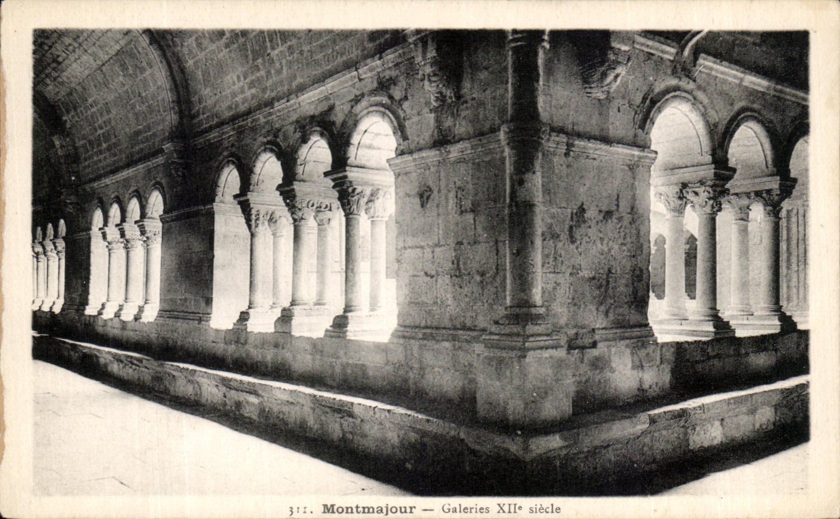 CPA Montmajour Galeries 