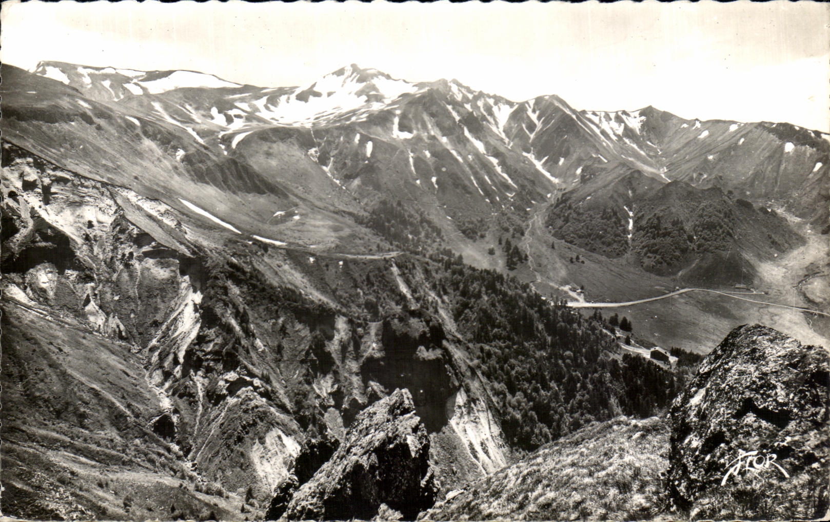 Picturesque CPA Auvergne Mounts of the sancy