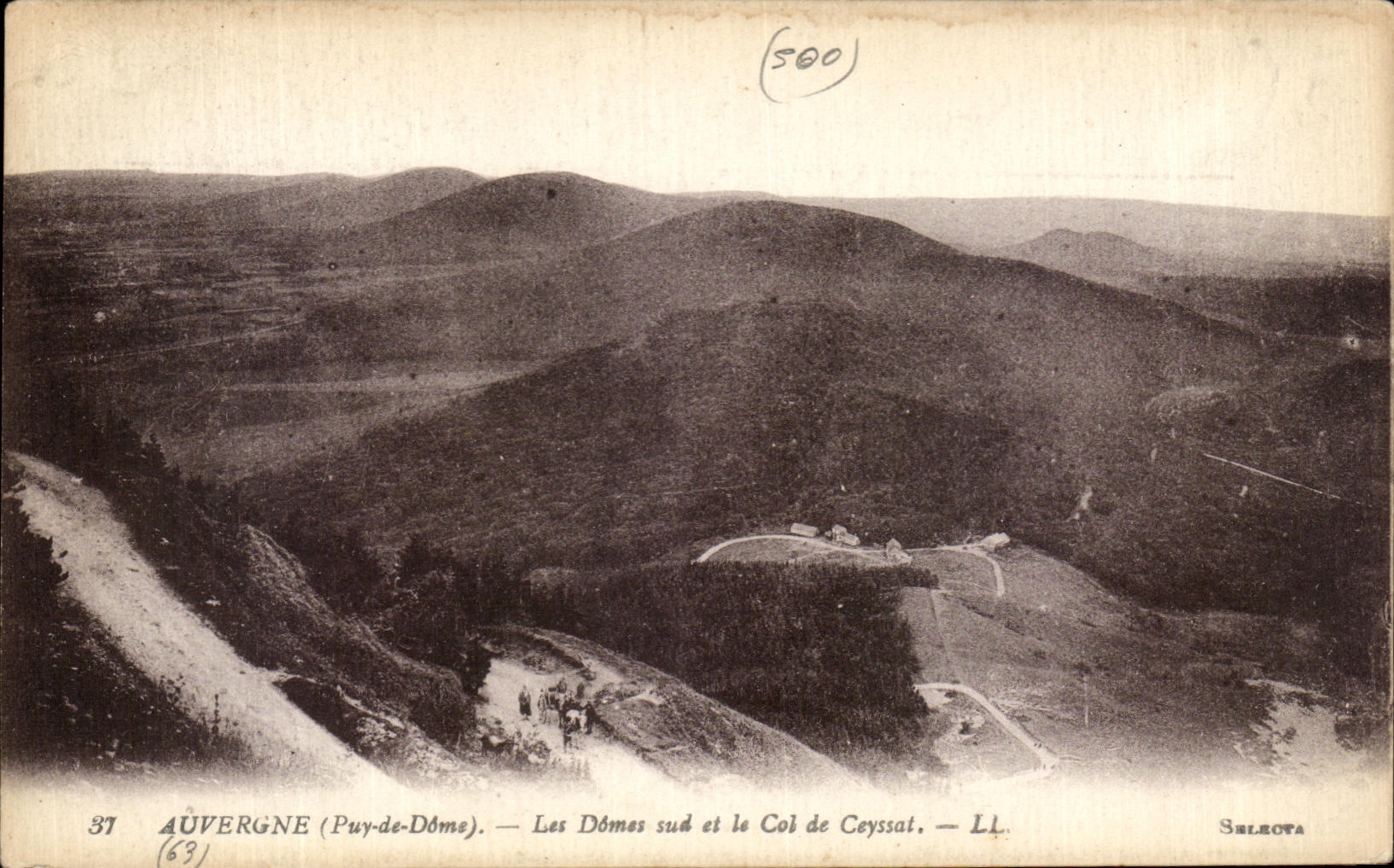 CPA Auvergne Domes on and the Collar of Ceyssat