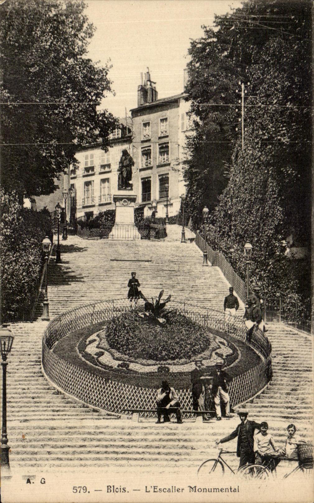 CPA Blois L'Escalier Monumental Velo Cycle