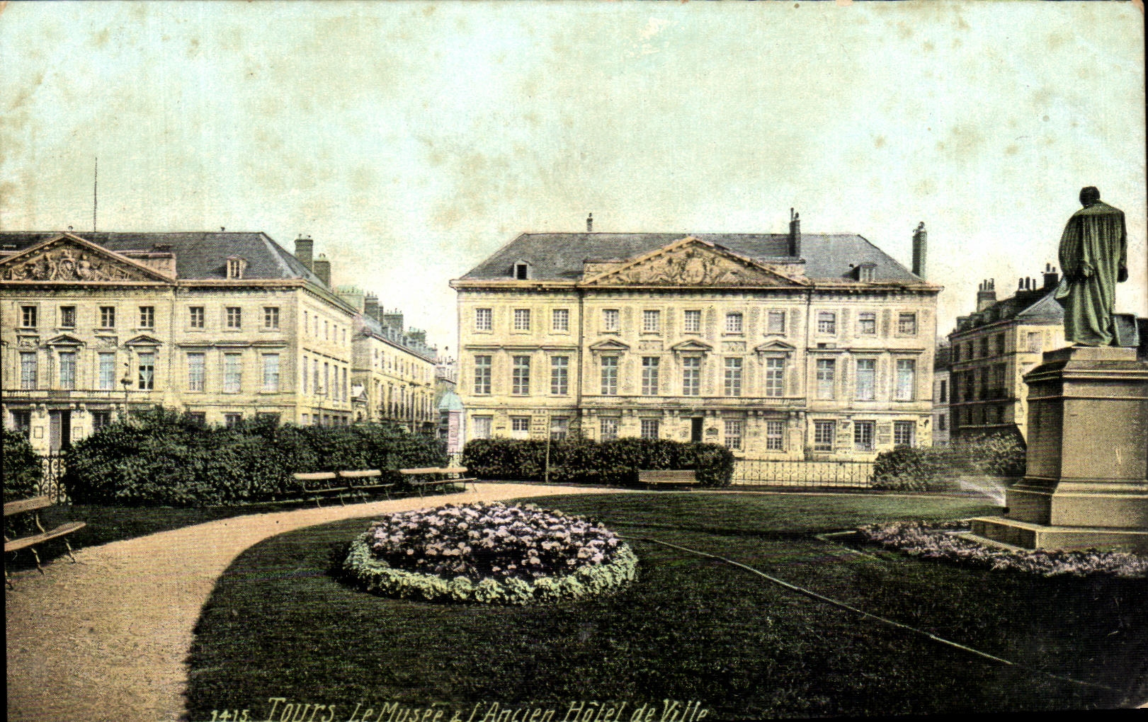 CPA Tours Le Musee l'Ancien Hotel de Ville