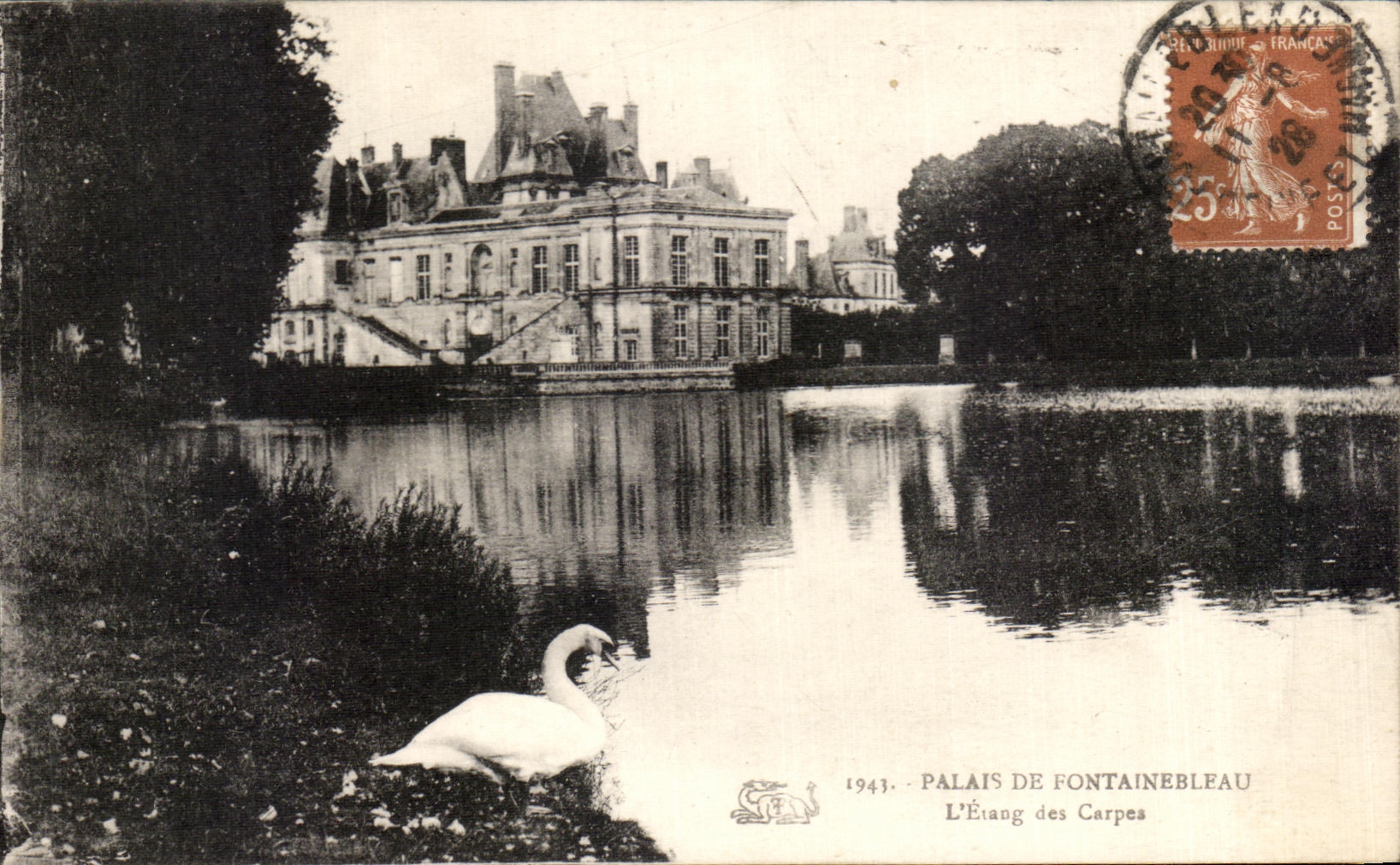 CPA Palate of Fontainebleau the Pond of the Carpi Swan
