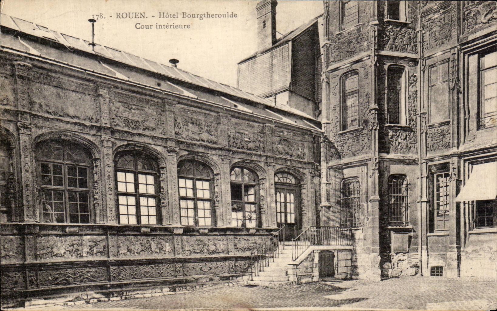 CPA Rouen Hotel Bourgtheroulde interior Court