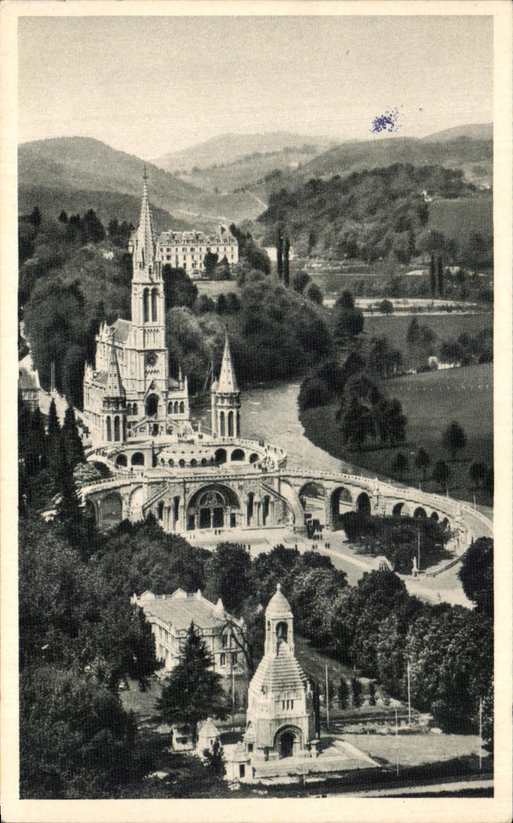 CPA Lourdes the Basilica And the Interallied Monument