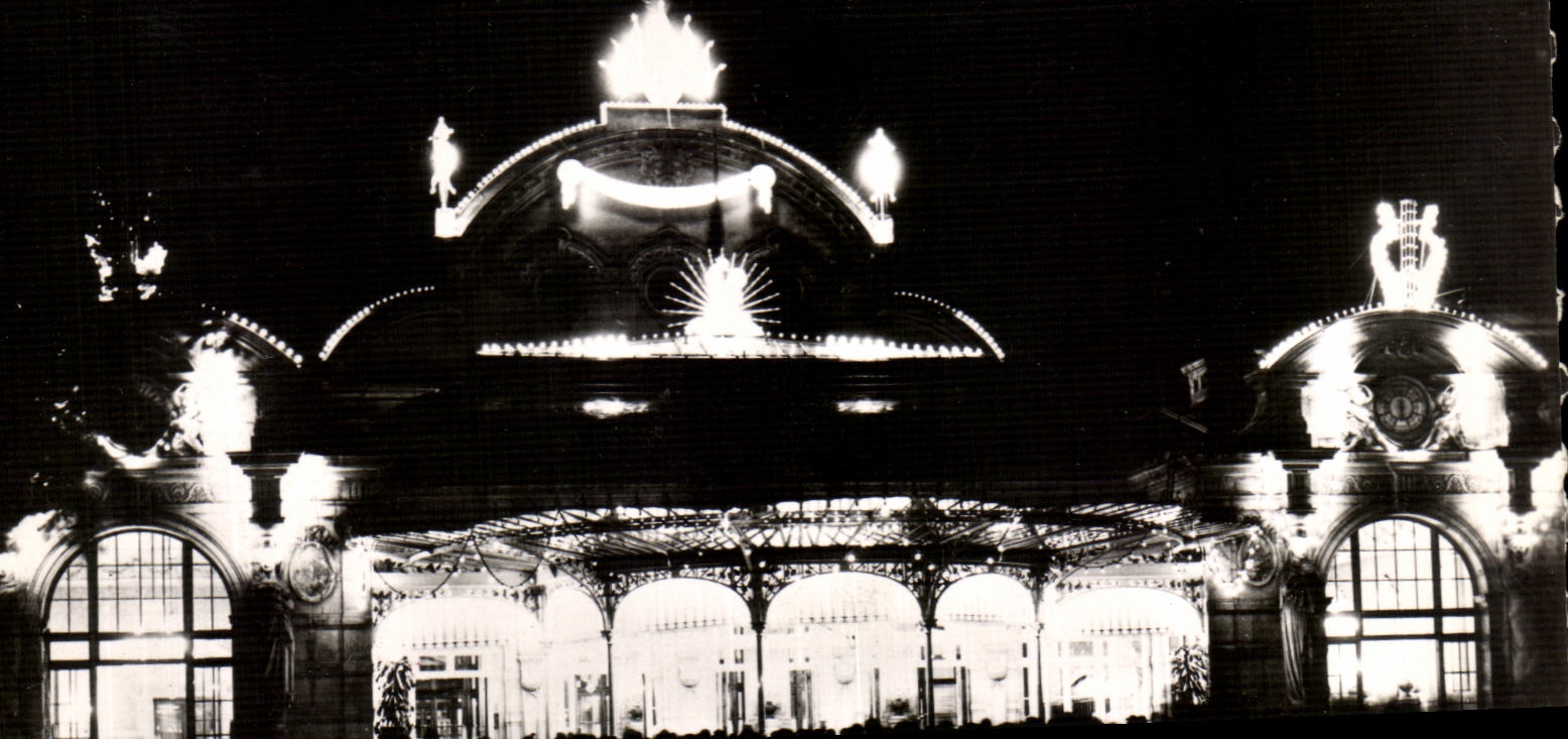 CPSM Vichy Le casino la nuit 