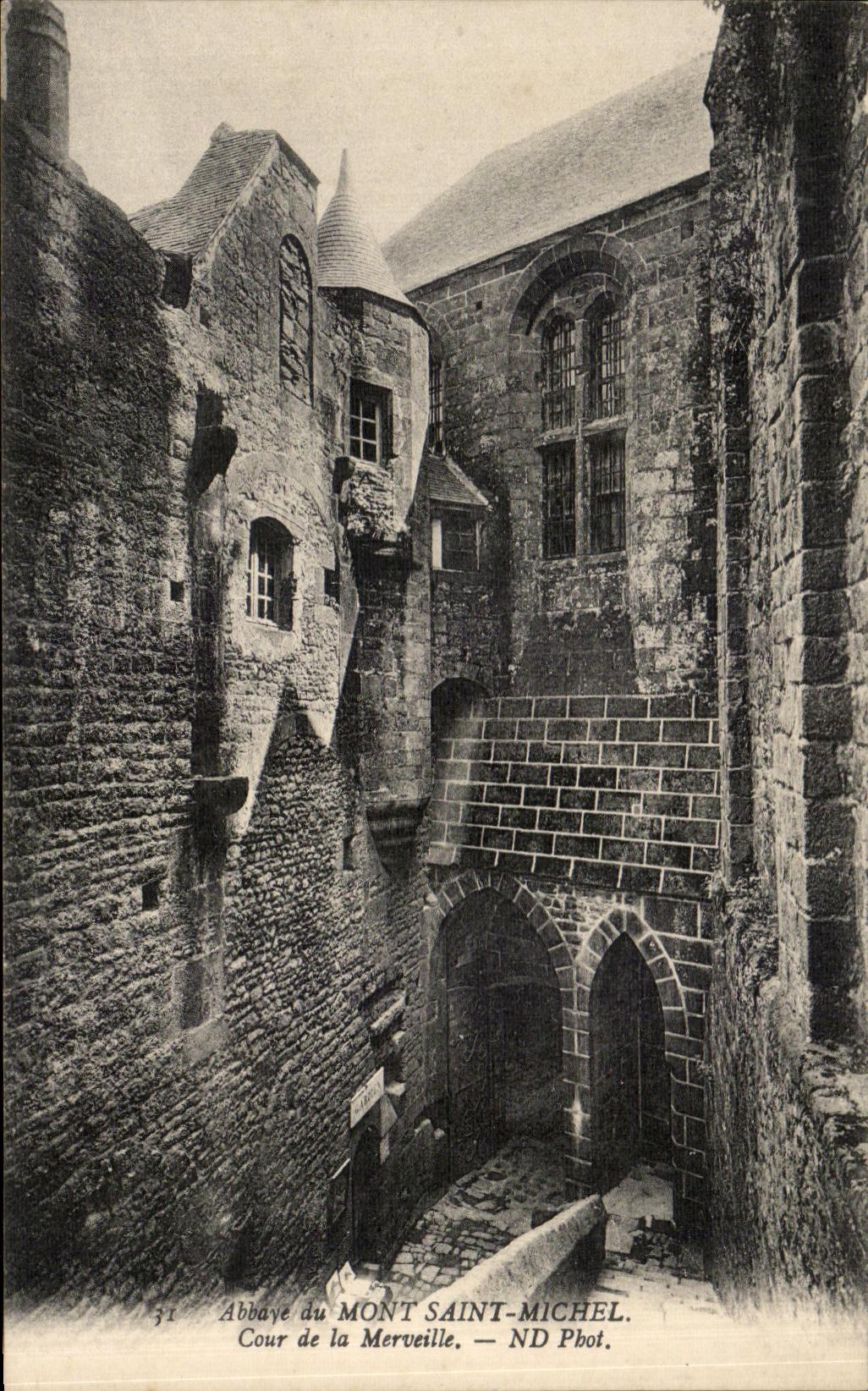 CPA Abbey of Mont Saint Michel the Court of the Wonder