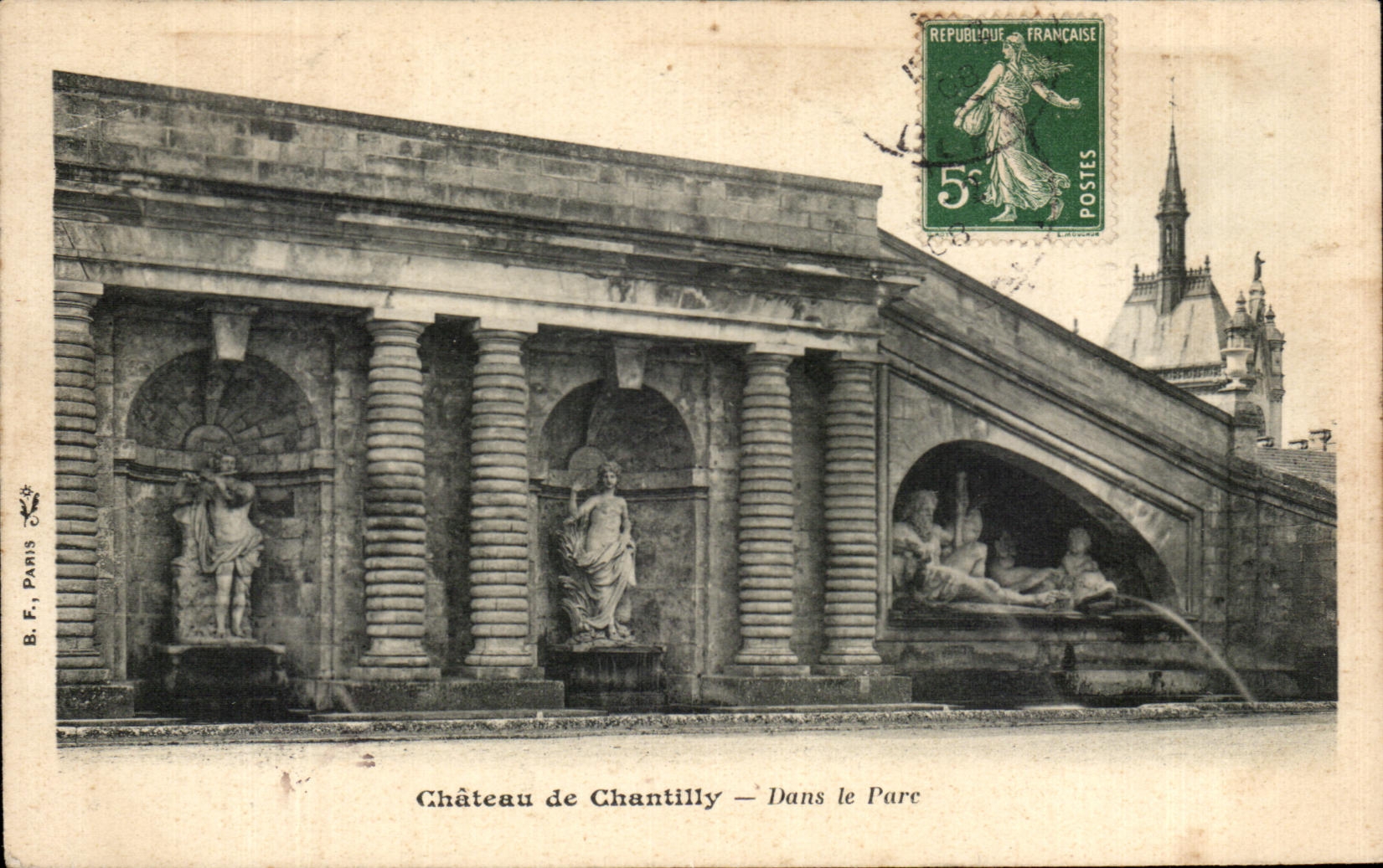 CPA Chateau De Chantilly Dans Le Parc