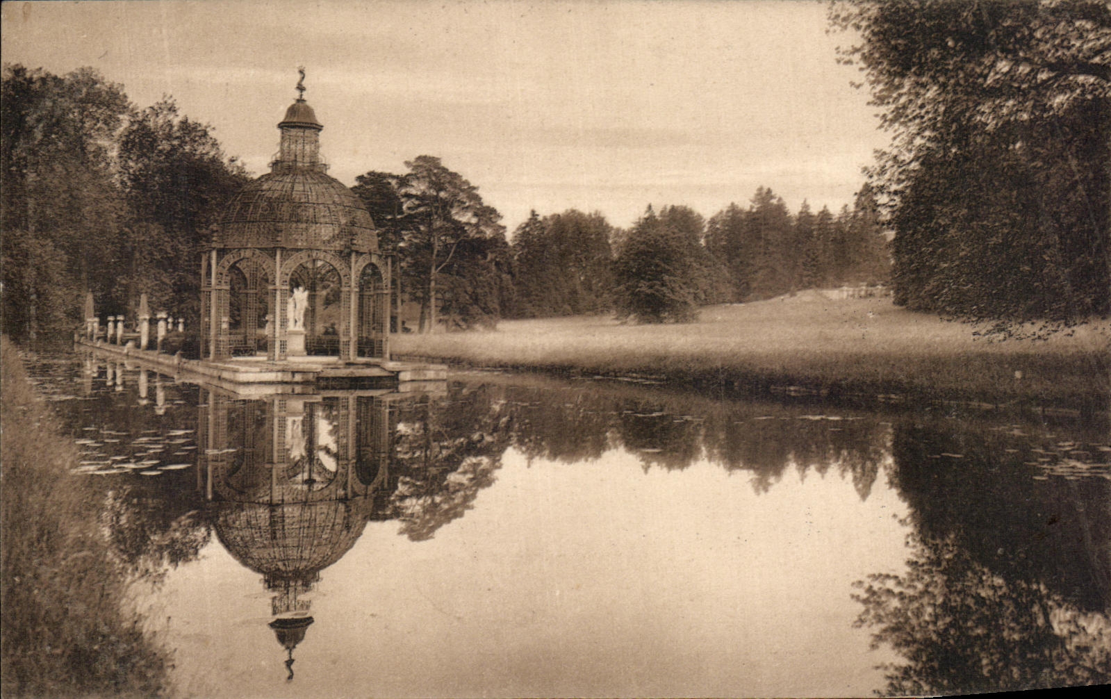 CPA Chantilly Le Chateau L'lle D'amour
