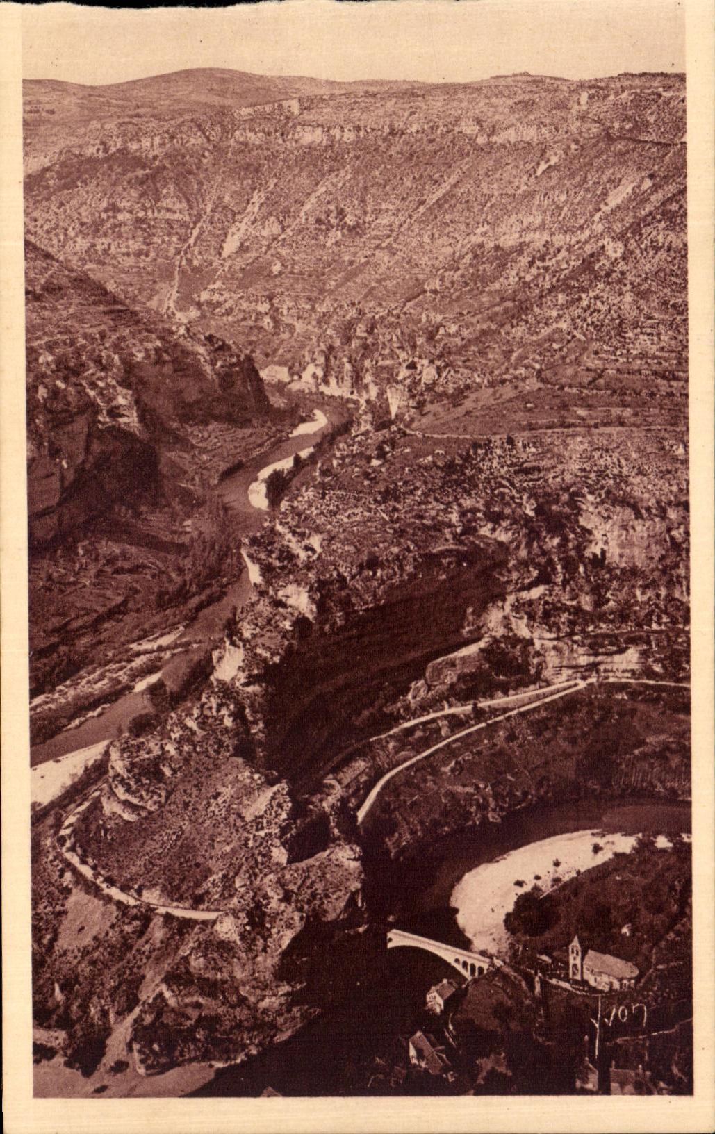 CPA Falls Of the Tarn Causse Mejean Gun of the Tarn and circuses of Saint Chely and Pougnadoires