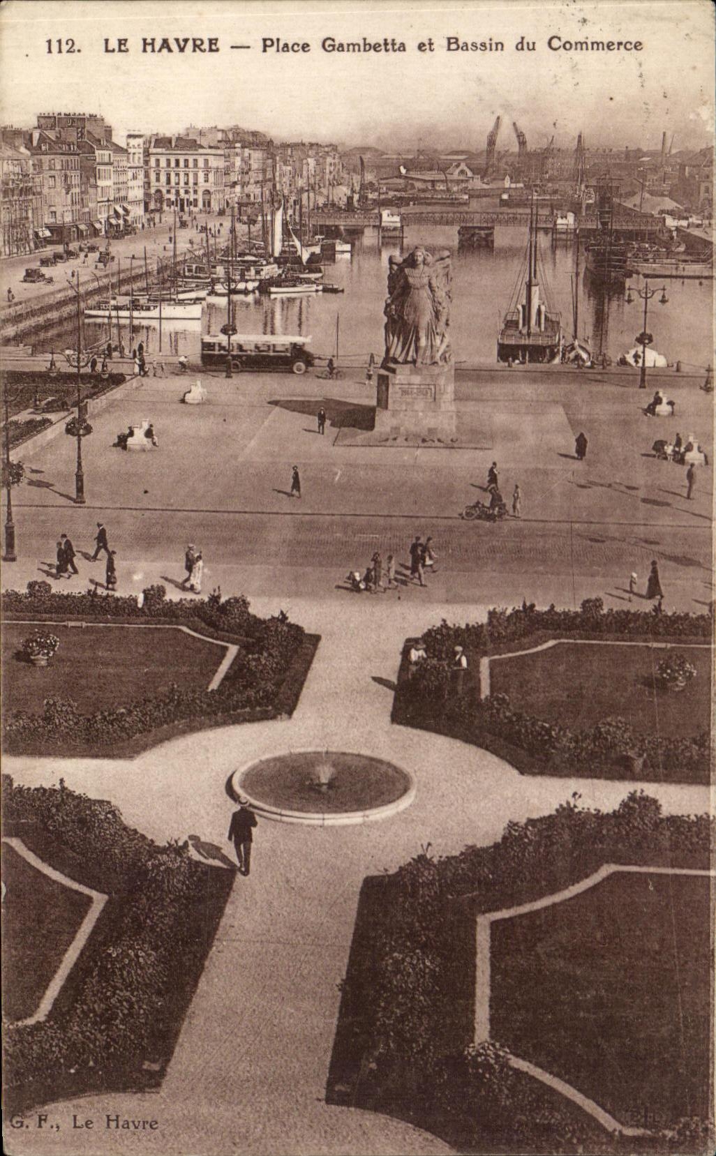 CPA Le Havre Places Gambetta and Bassin the Commercial Boats