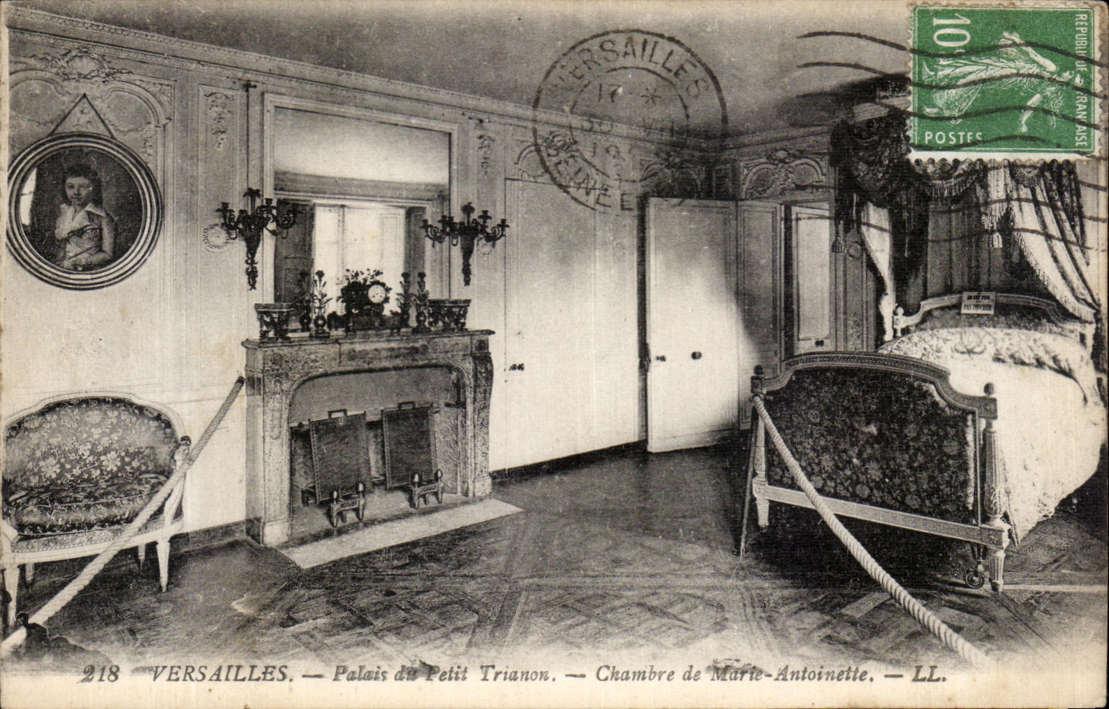 CPA Versailles Palais du Petit Trianon Chambre de Marie Antoinette
