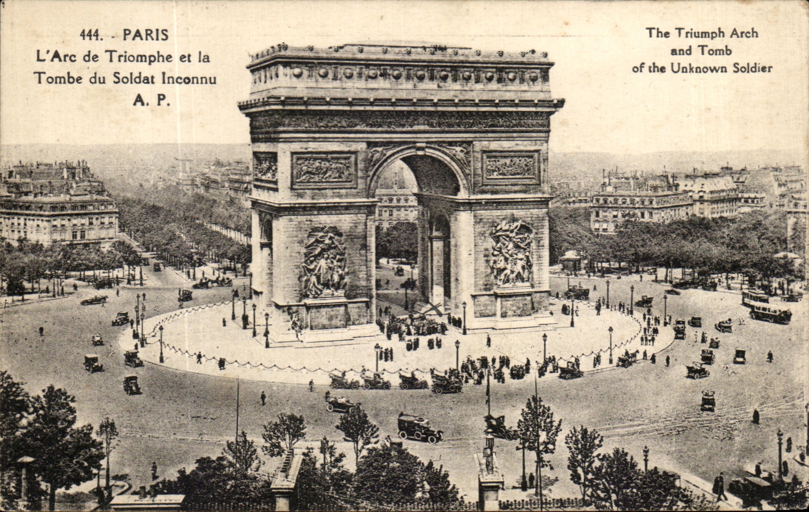 CPA Paris L'Arc de Triomphe et la Tombe du Soldat Inconnu