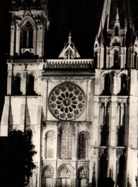 CPSM Chartres Cathdrale Illuminee