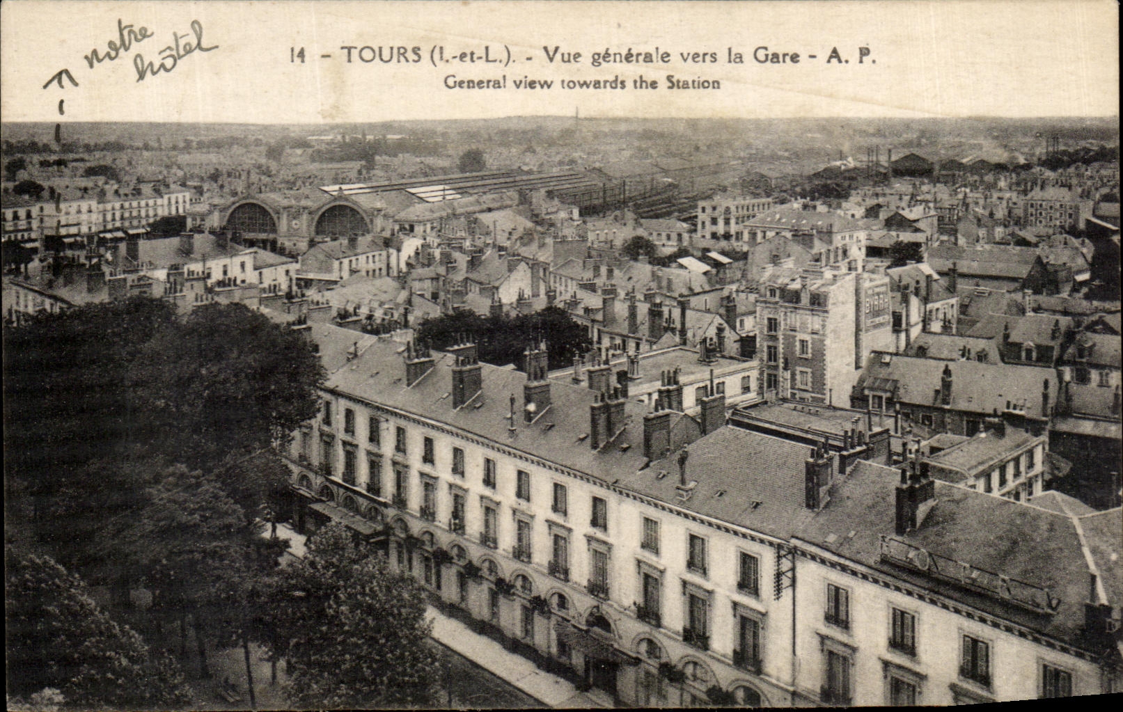 CPA Tours Vue generale vers la Gare 