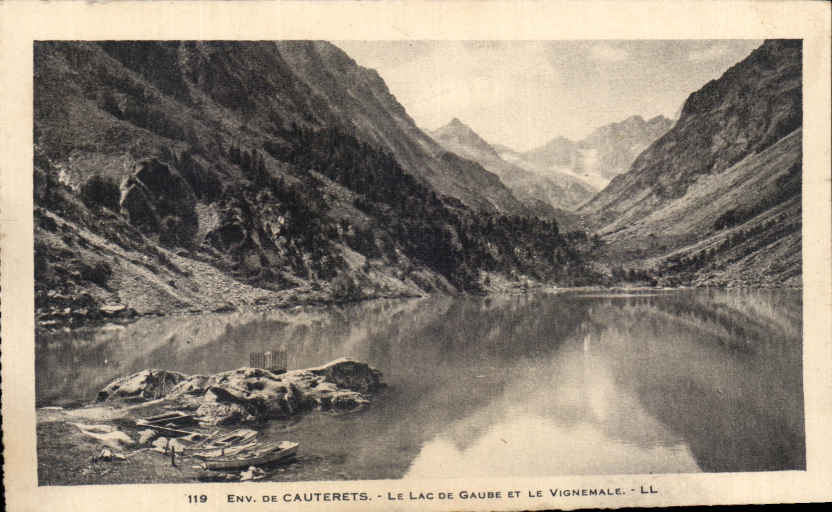 CPA Evn De Cauterets the Lake De Gaube And Vignemale