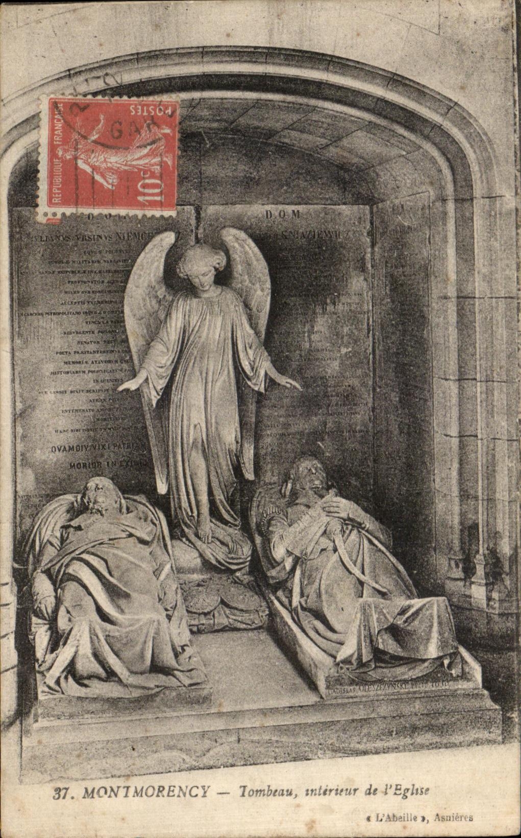 CPA MontMorency Interior Tomb of the Church