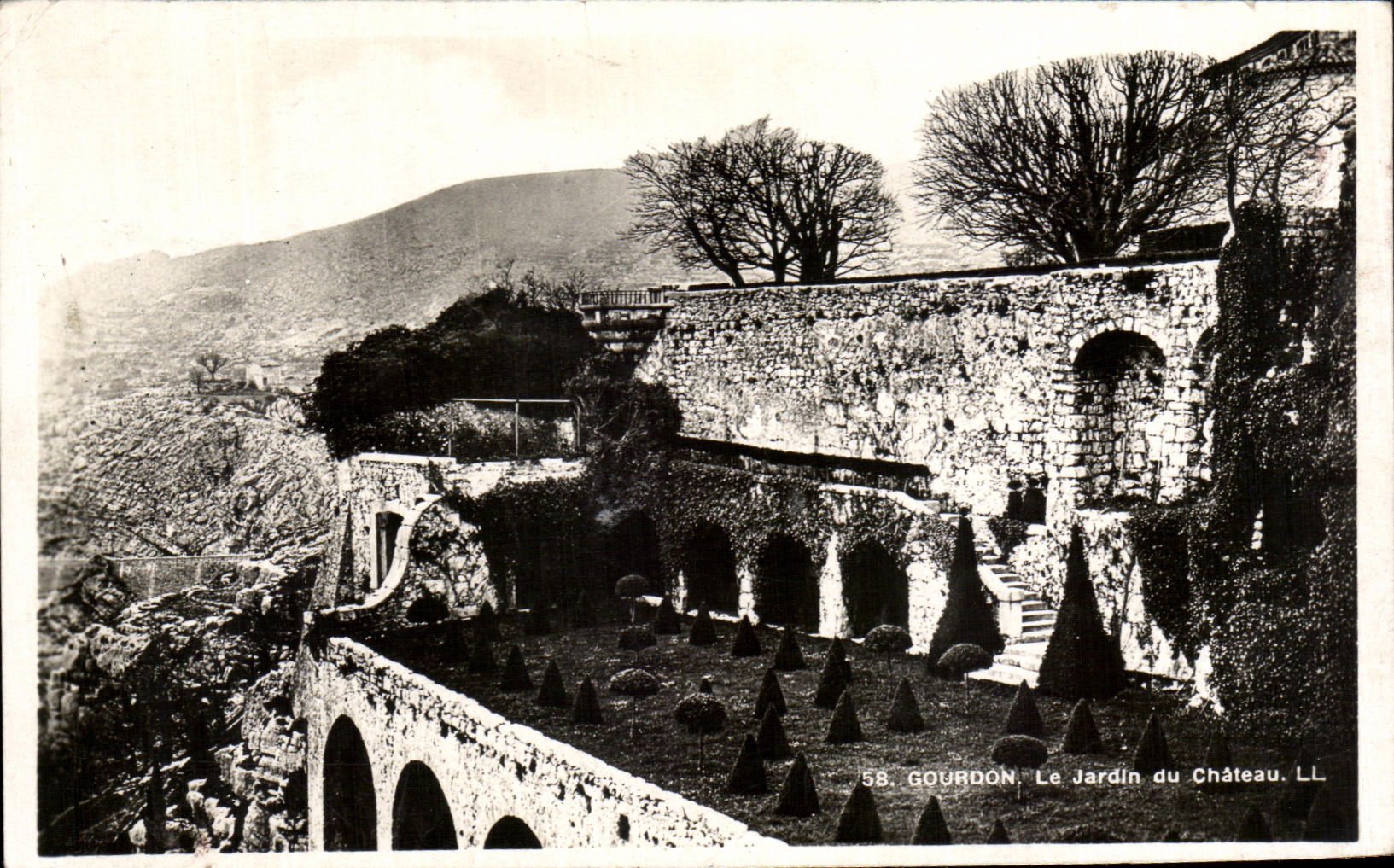 CPA Gourdon Le Jardin du Chateau