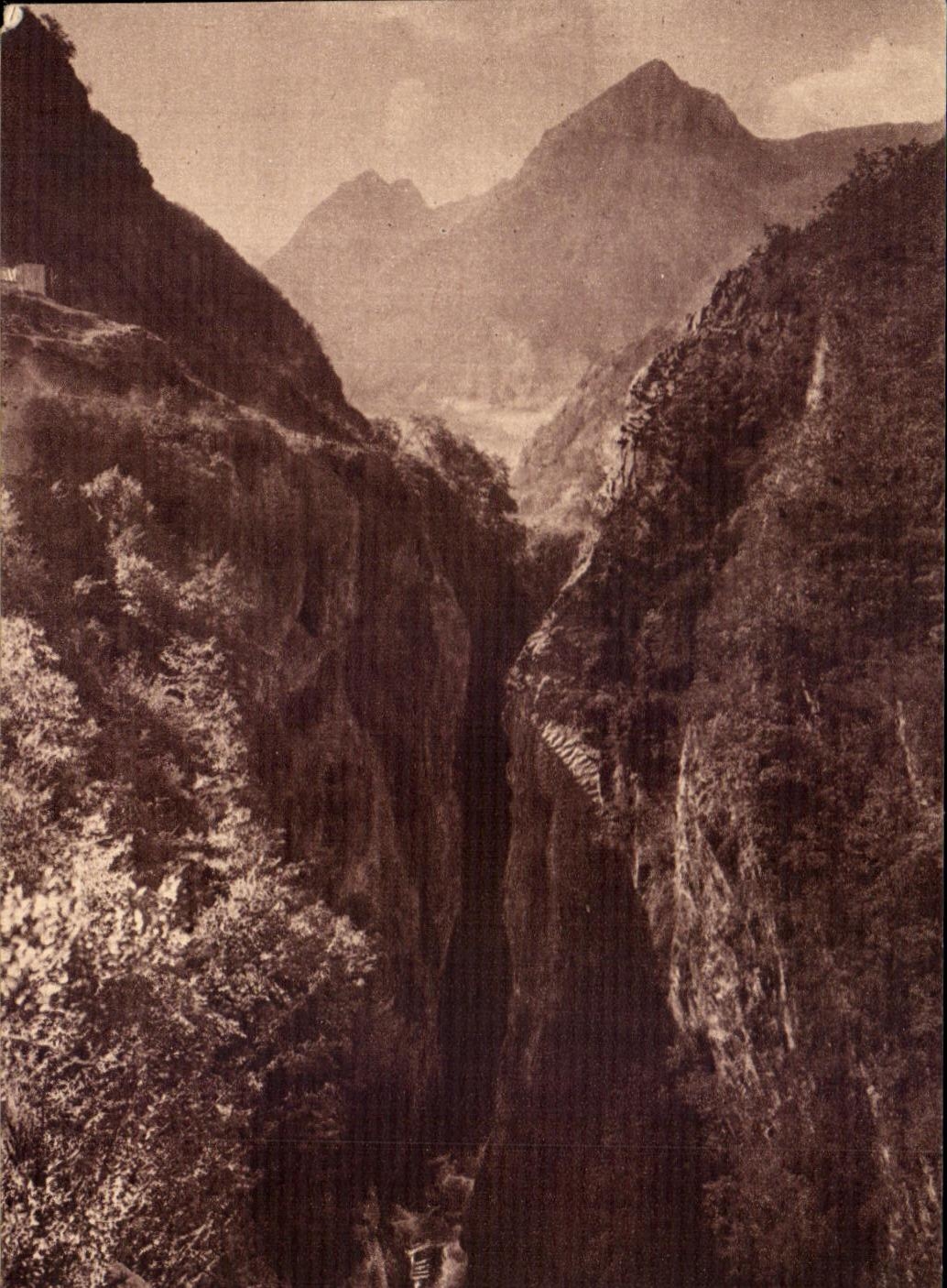 CPA Route de Gavarnie close to Napoleon Bridge the tragic throat