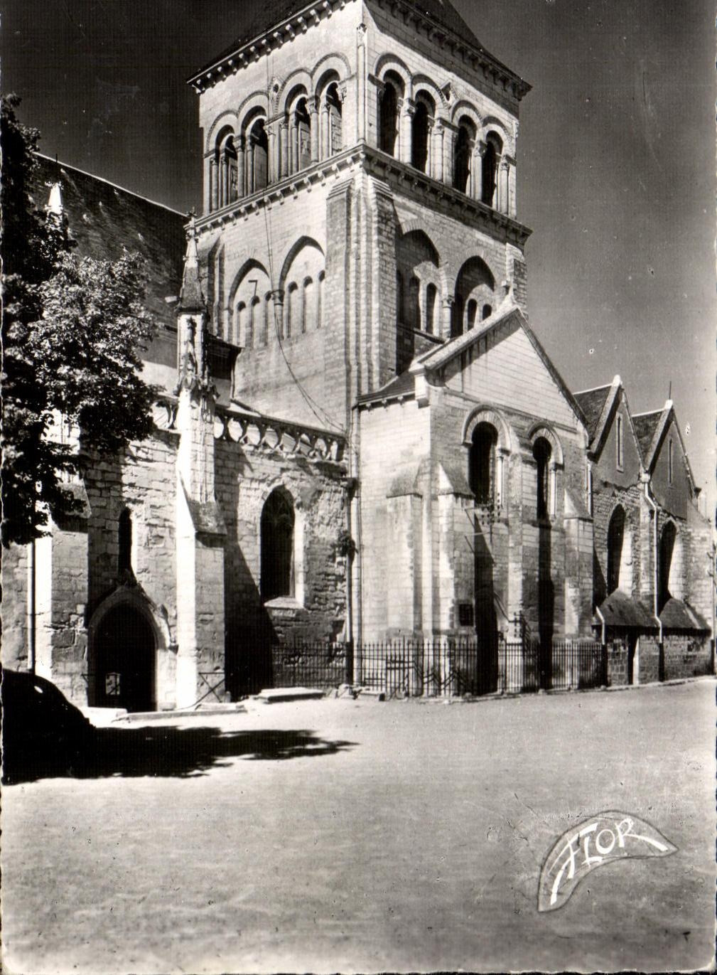 CPA Thouars the Church Saint Laon
