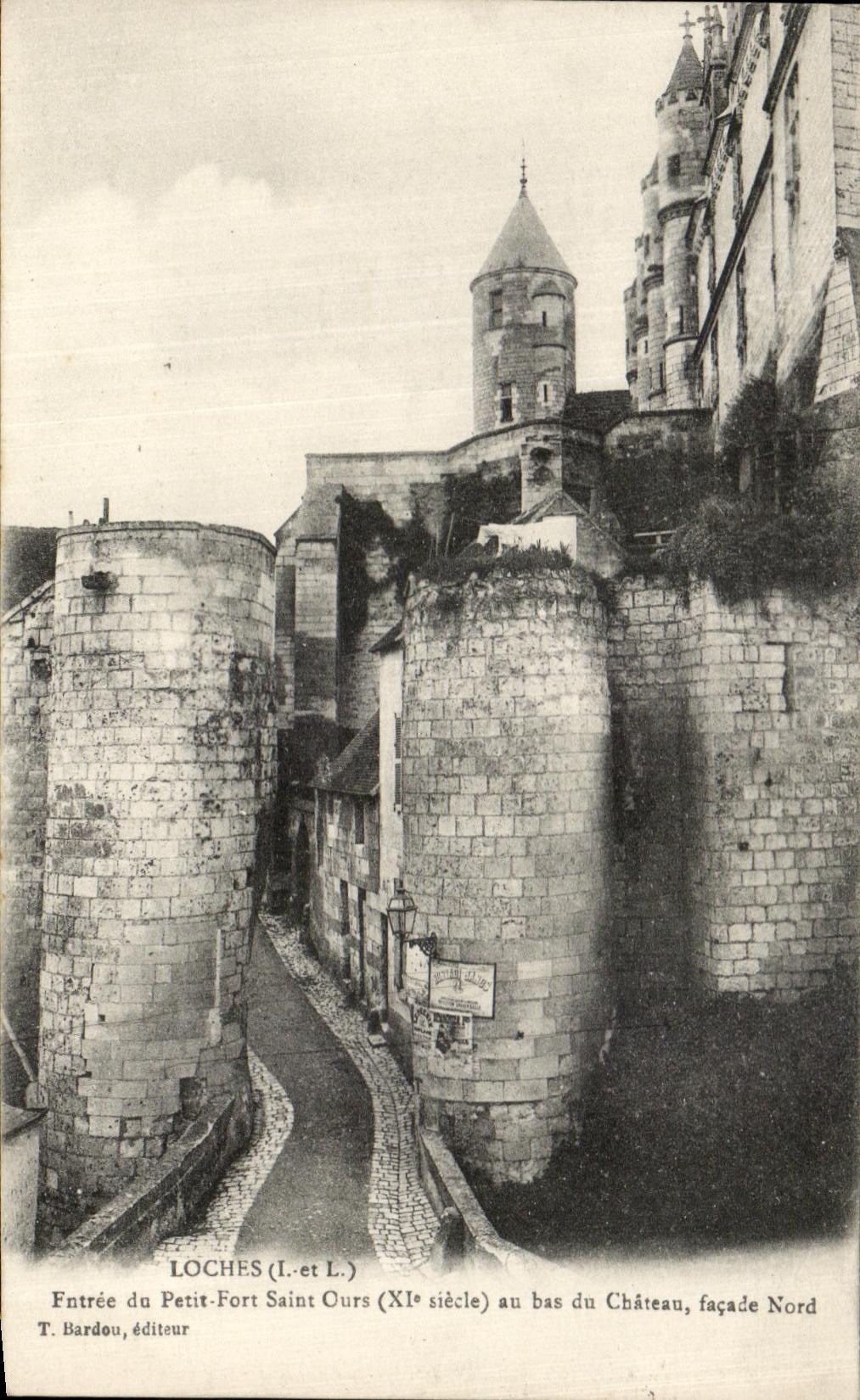 Entrada de los Loaches de CPA del oso del santo de la pequena fortaleza con la parte inferior del ataque frontal norteno del castillo