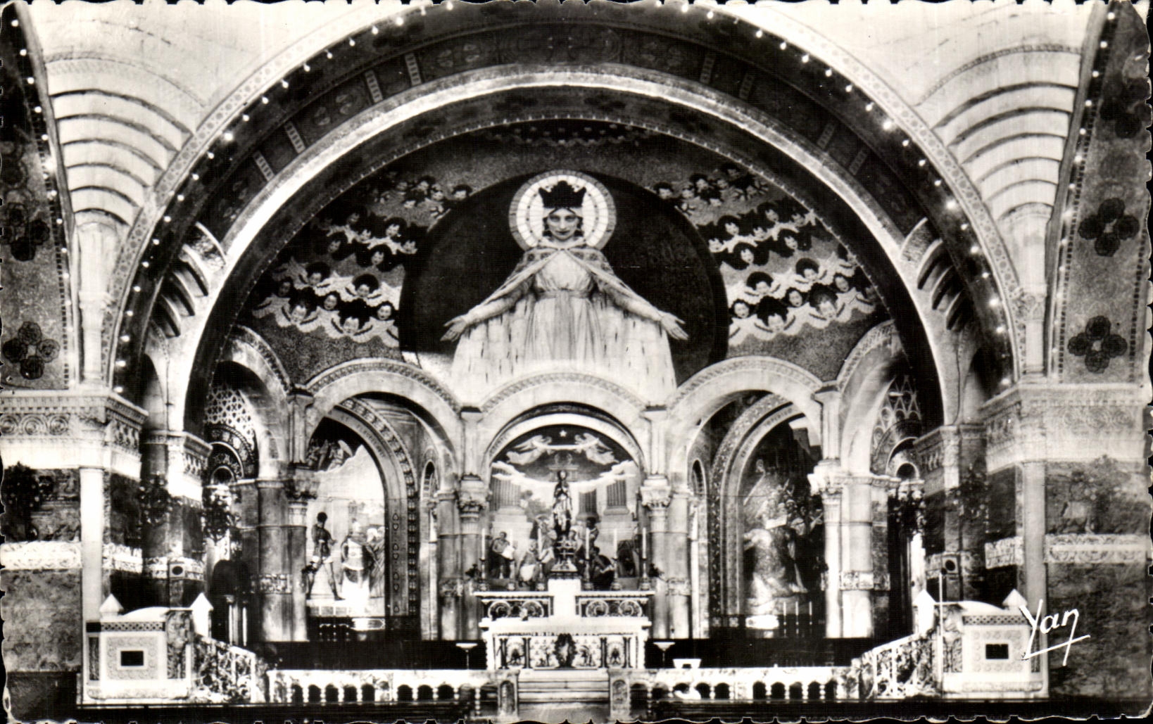 CPSM Lourdes Interireur of the Rosary