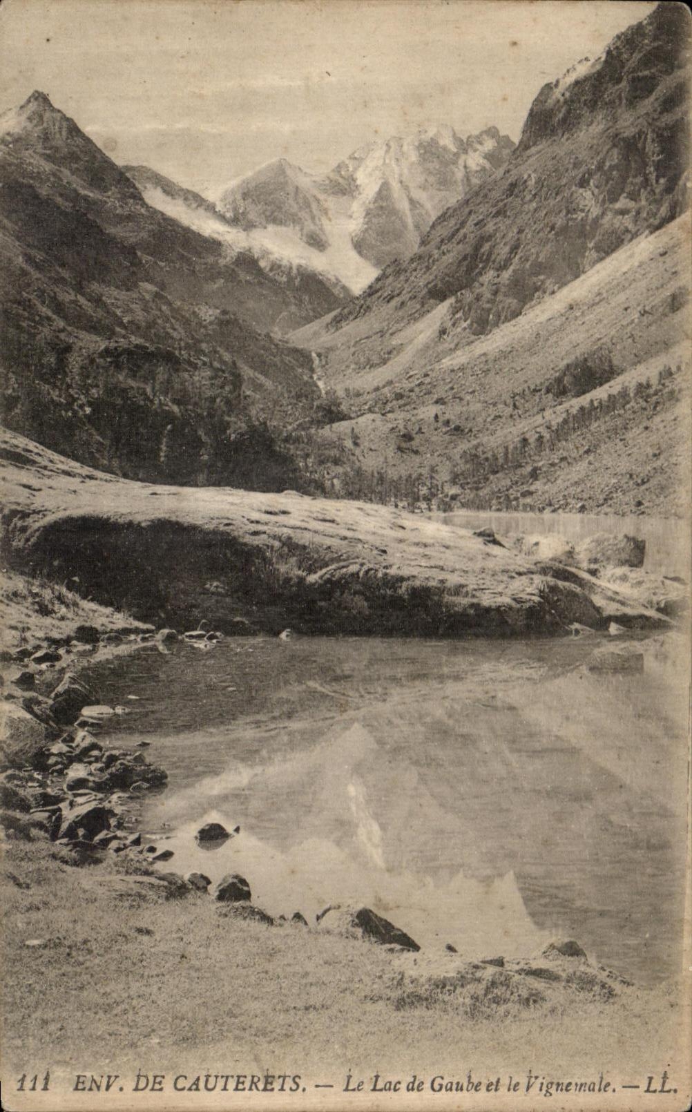 CPA Env De Cauterets the Lake De Gaube And Vignemale